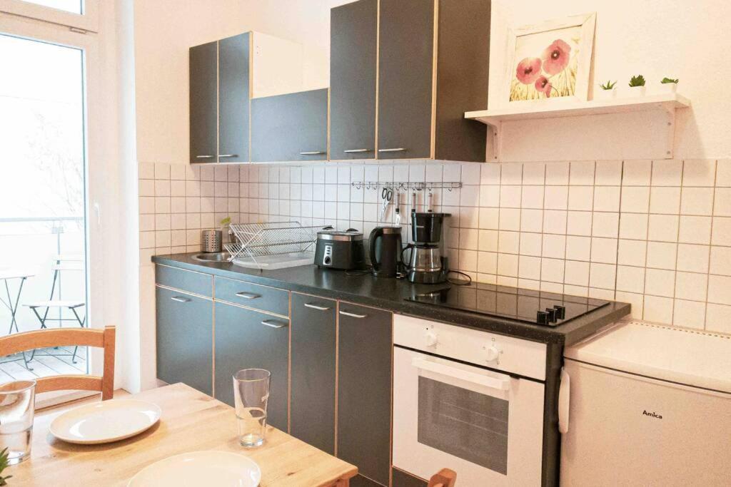 Altbauwohnung Direkt An Der Karli Mit Balkon - Netflix Inklusive Leipzig Exterior photo