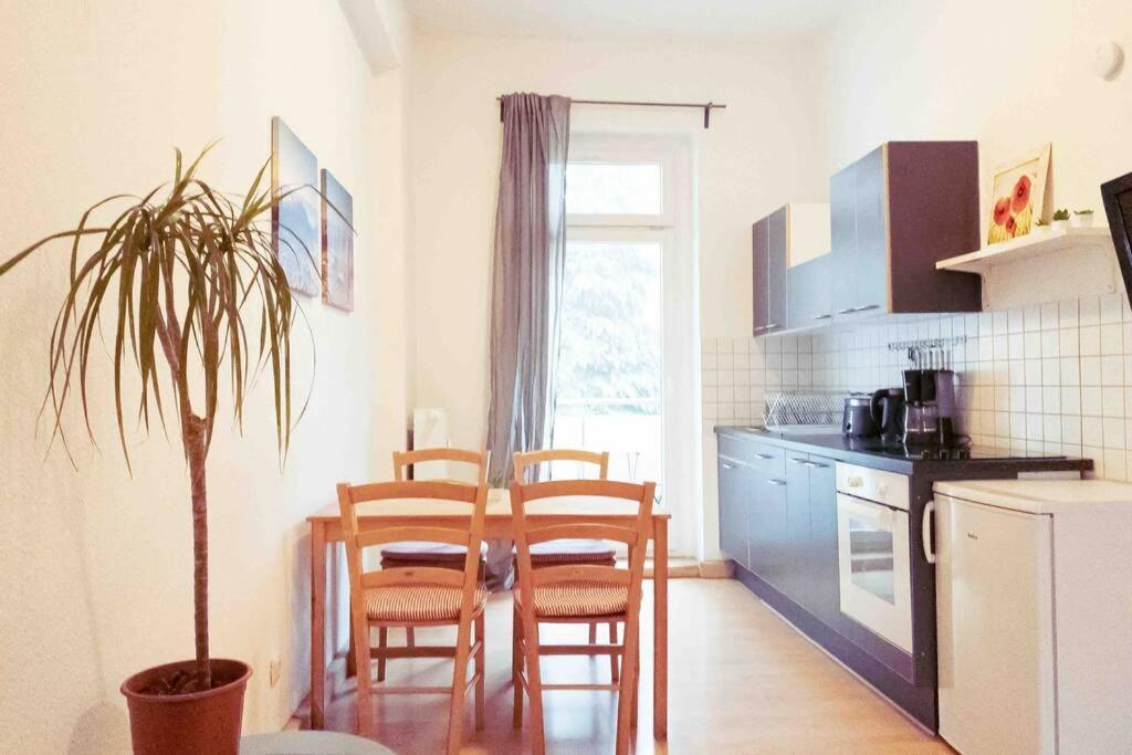 Altbauwohnung Direkt An Der Karli Mit Balkon - Netflix Inklusive Leipzig Exterior photo