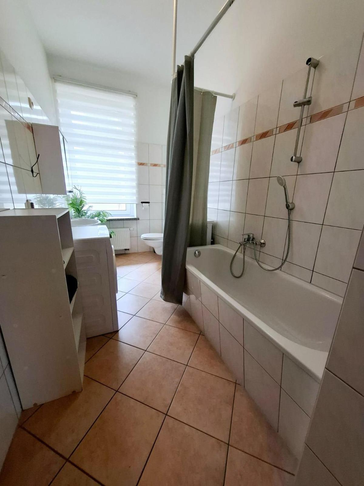Altbauwohnung Direkt An Der Karli Mit Balkon - Netflix Inklusive Leipzig Exterior photo