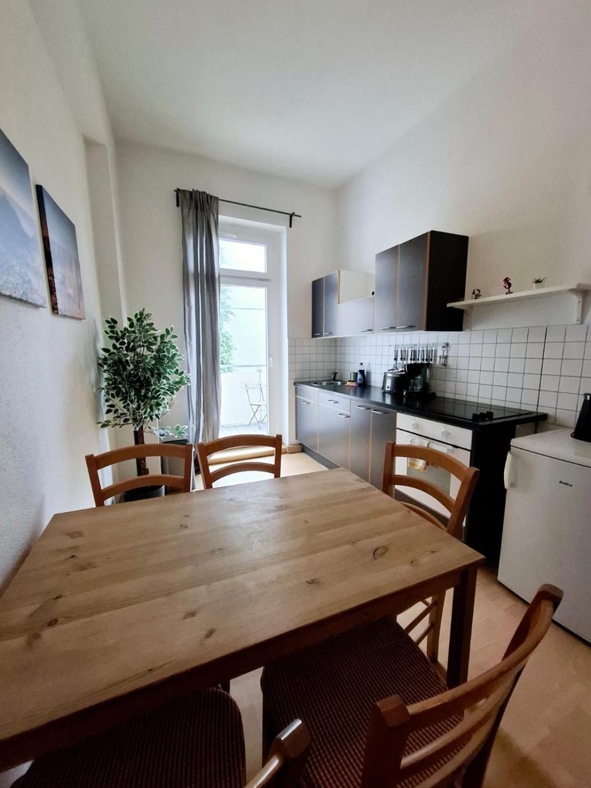Altbauwohnung Direkt An Der Karli Mit Balkon - Netflix Inklusive Leipzig Exterior photo