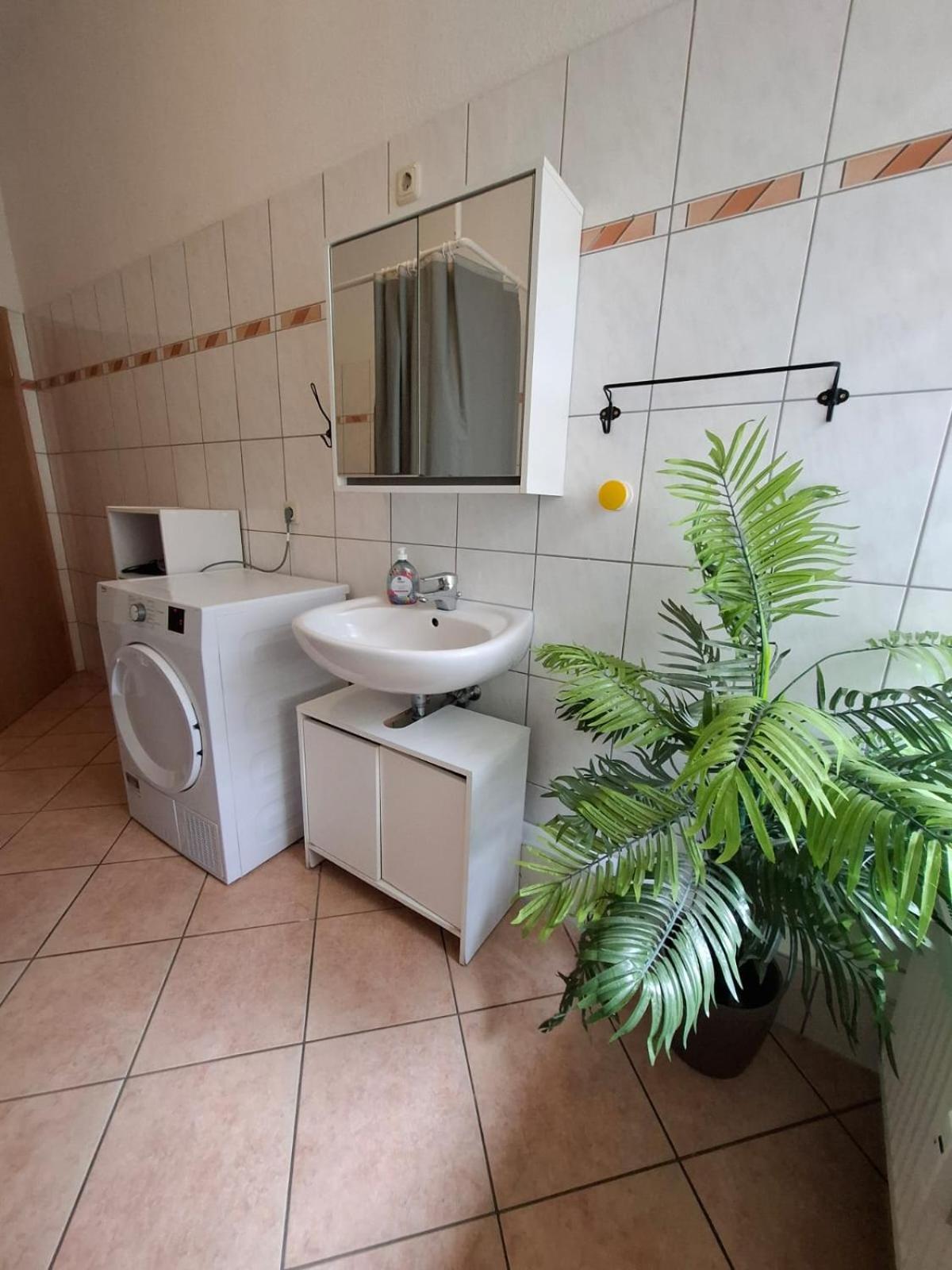Altbauwohnung Direkt An Der Karli Mit Balkon - Netflix Inklusive Leipzig Exterior photo